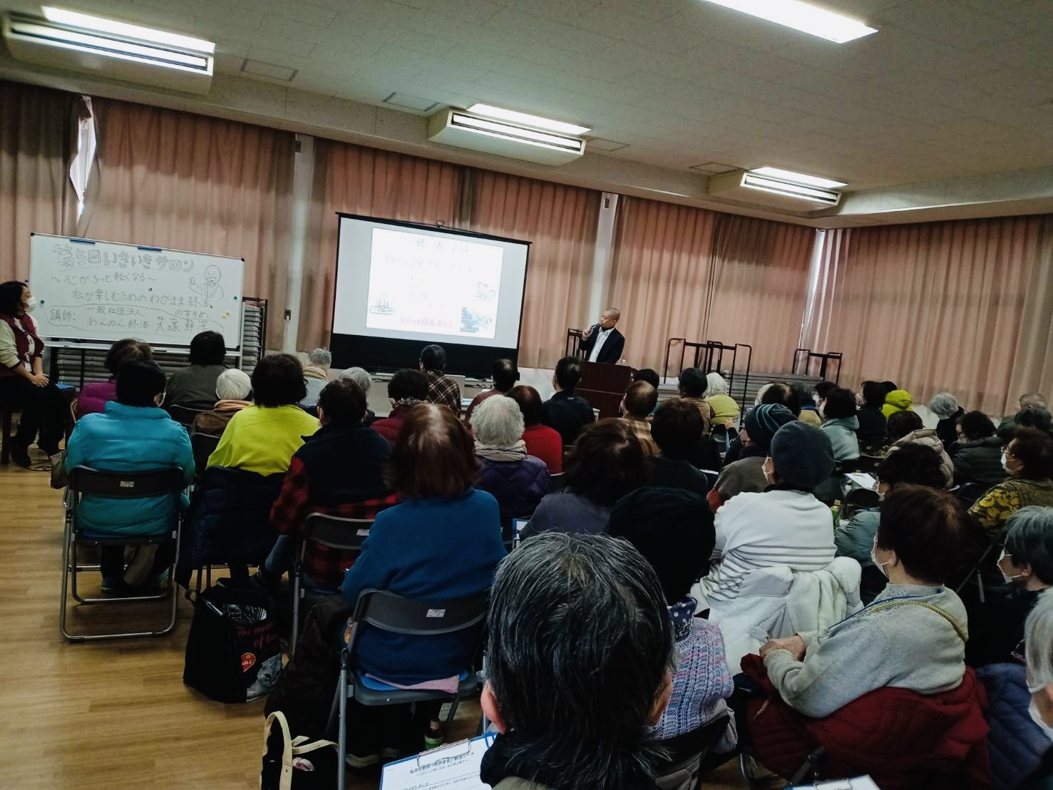 八尾市刑部地区の民生委員様向けに開催された、地域福祉と高齢者の不安を解消するための終活講演会の風景